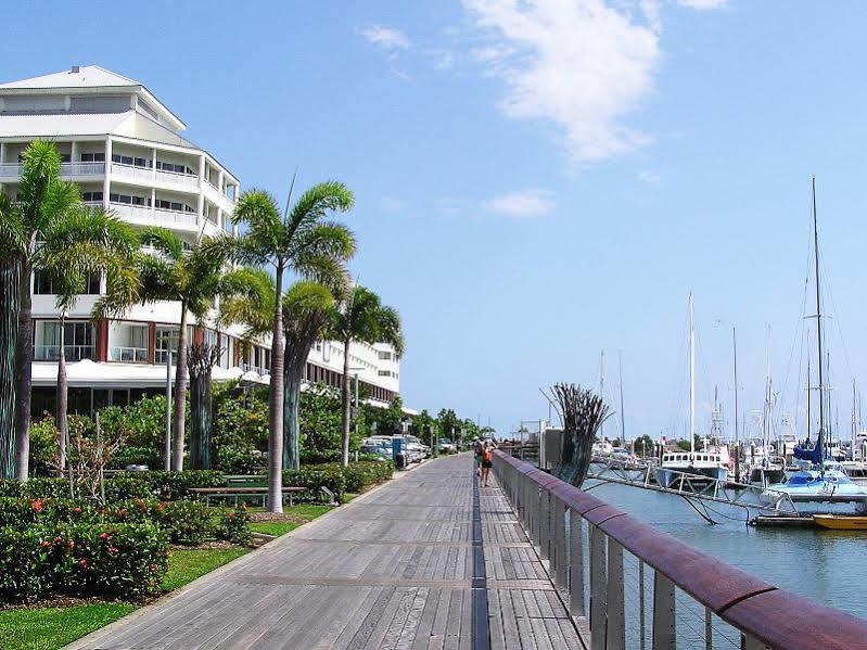 Crystal Garden Resort & Restaurant Cairns Exterior foto